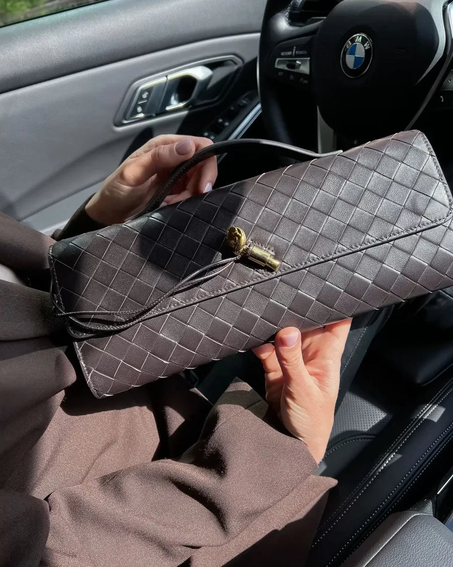 Andiamo Clutch styling reference photo