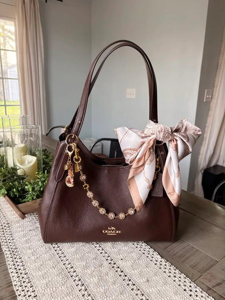 Erin Bag styling reference photo