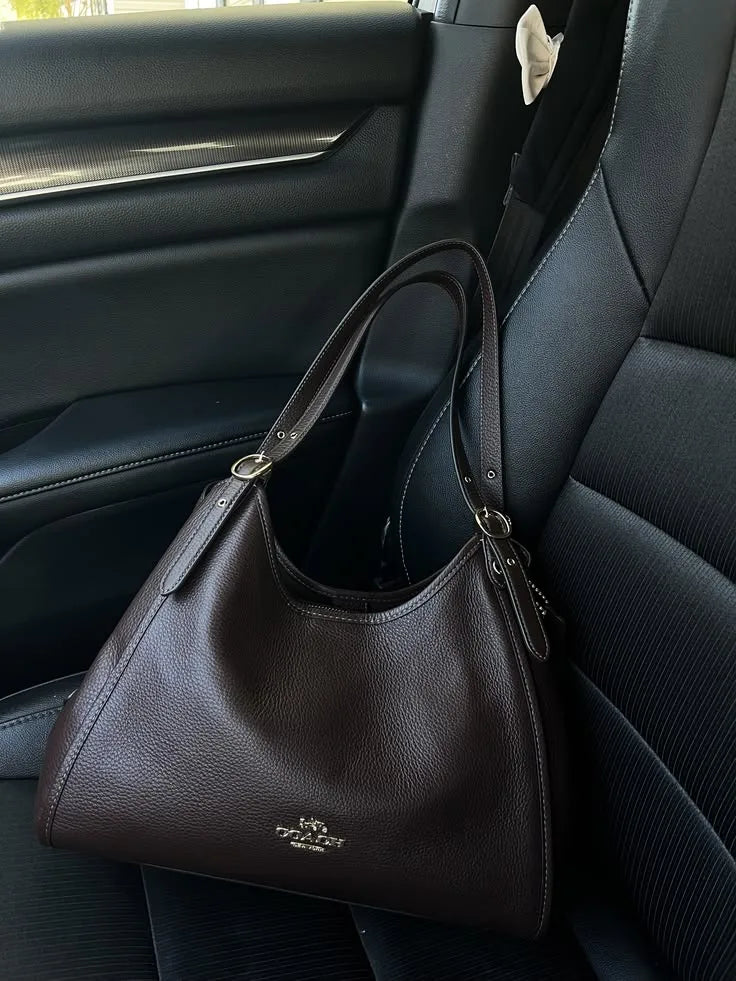 Erin Bag styling reference photo