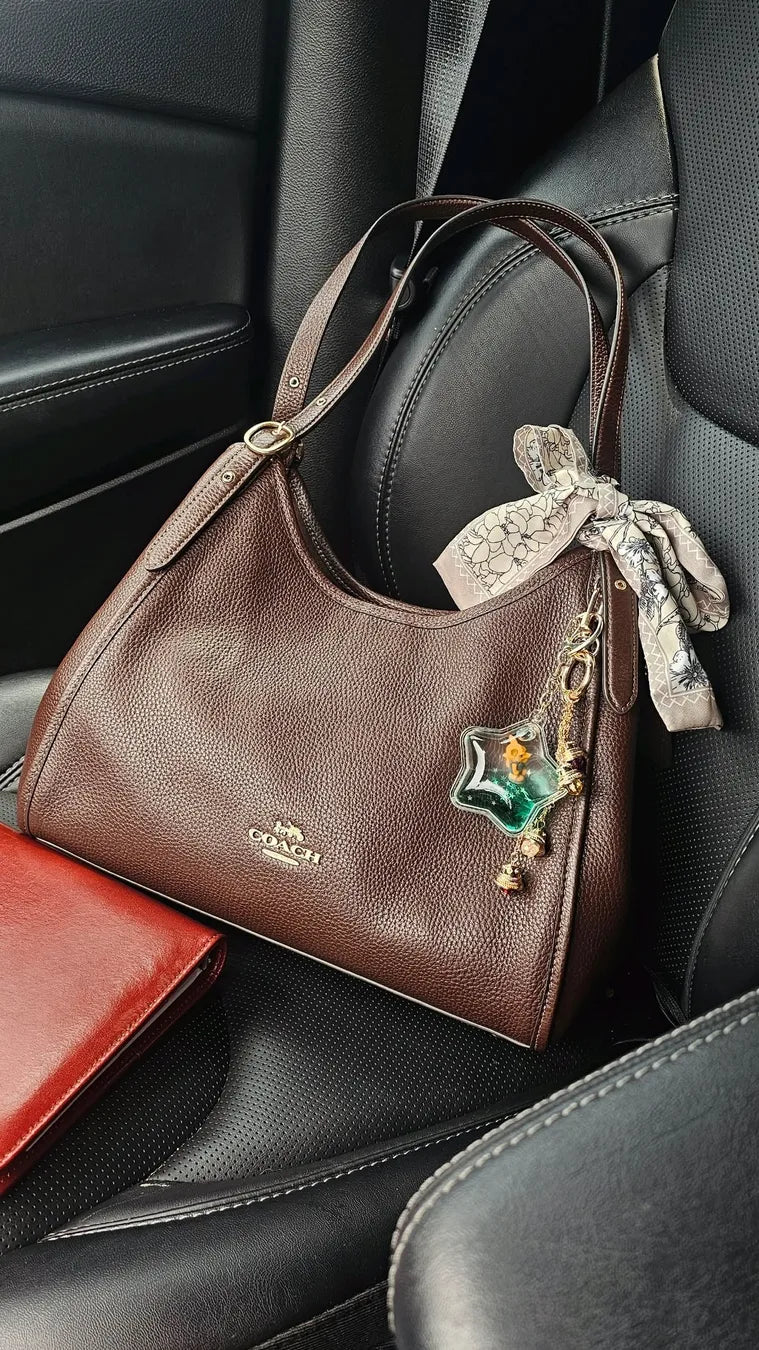Erin Bag styling reference photo